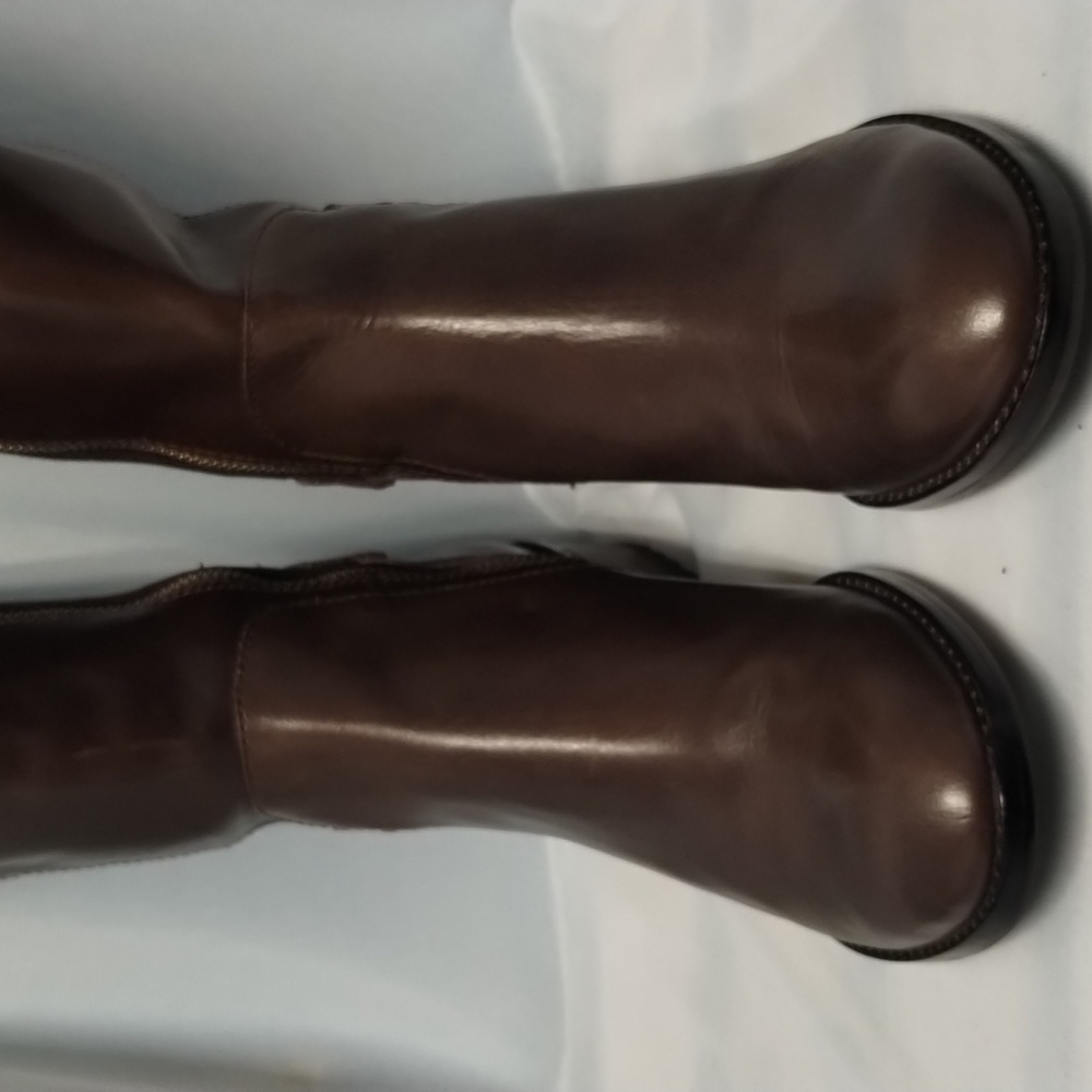 Michael Kors Elegant Brown Knee-High Boots - Picture 3 of 8